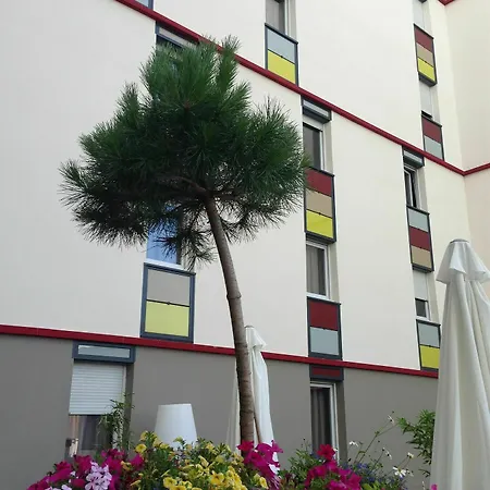 Aparthotel Privilodges Carre De Jaude 3*
